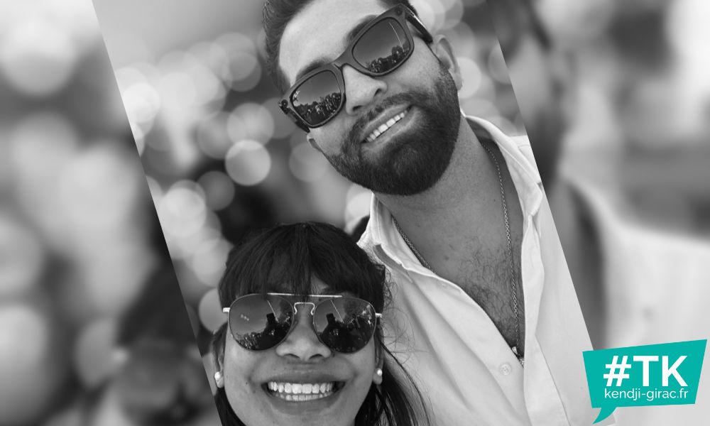 Fan passionnée partageant la lumière de Kendji sur les réseaux sociaux